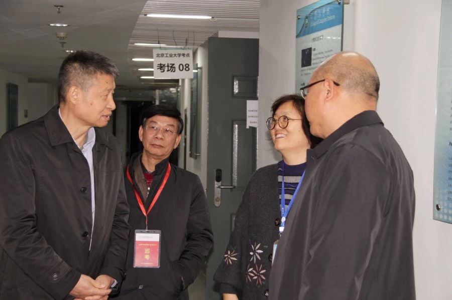 中稅協(xié)副會長兼秘書長李林軍在考點巡考。