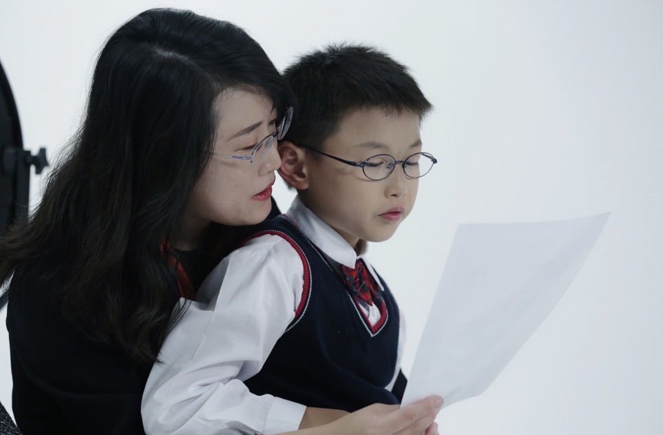 黃潔洵老師和兒子小語(yǔ)