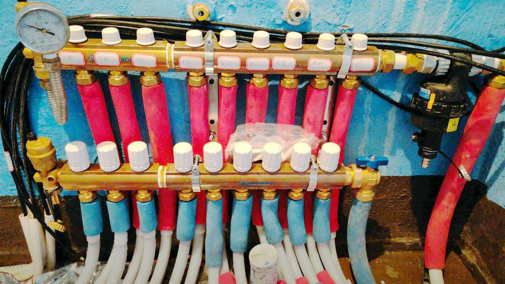 如何對(duì)地暖進(jìn)行排水和排氣？